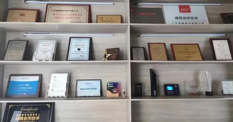 Cina Fulong partner di odontoiatria digitale con soluzione di stampa 3D RAYSHAPE per ridurre in modo significativo il tasso di ripristino dell'impianto ritorno di stampi dentali!