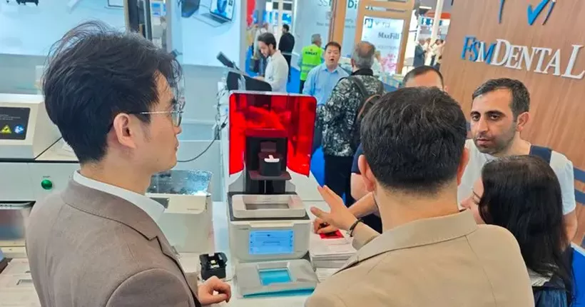 Stampa e riparazione protesi in 20 minuti! Edge mini imposta una tempesta di odontoiatria digitale Made-in-China a Idex a Trkiye