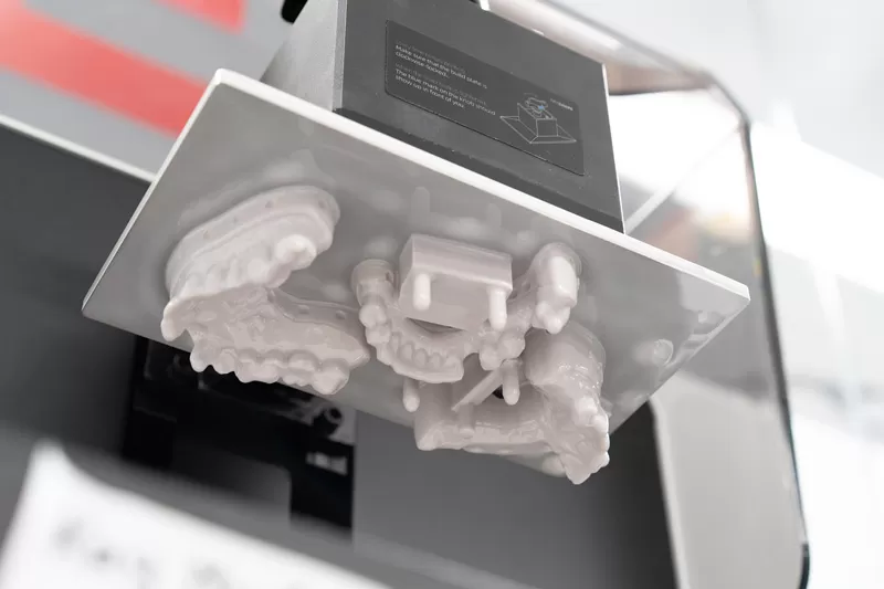 QLAB Dental Lab Using RAYSHAPE DLP Dental Solution For Daily Operations