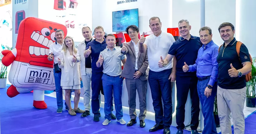 La mini stampante 3D RAYSHAPE Edge fa un aspetto splendido a FDI 2025, con una diagnosi e un trattamento digitali One-stop con precisione ed efficienza