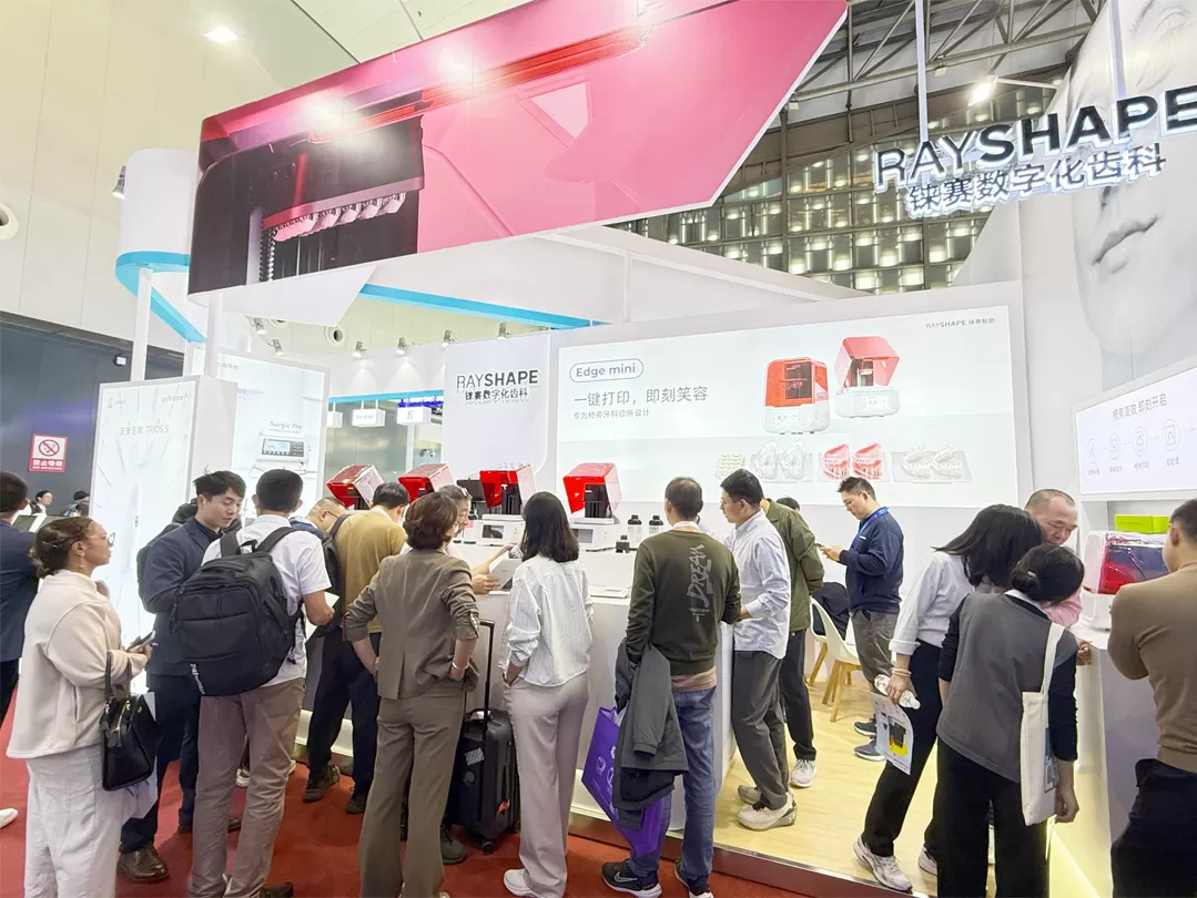 winning-over-dentists-from-home-and-abroad-rayshapes-edge-mini-chairside-digital-solution-makes-its-first-full-line-appearance-at-shanghai-dentech-03.jpg